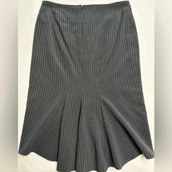BCBG pleated  pencil skirt - Picture 3 of 6